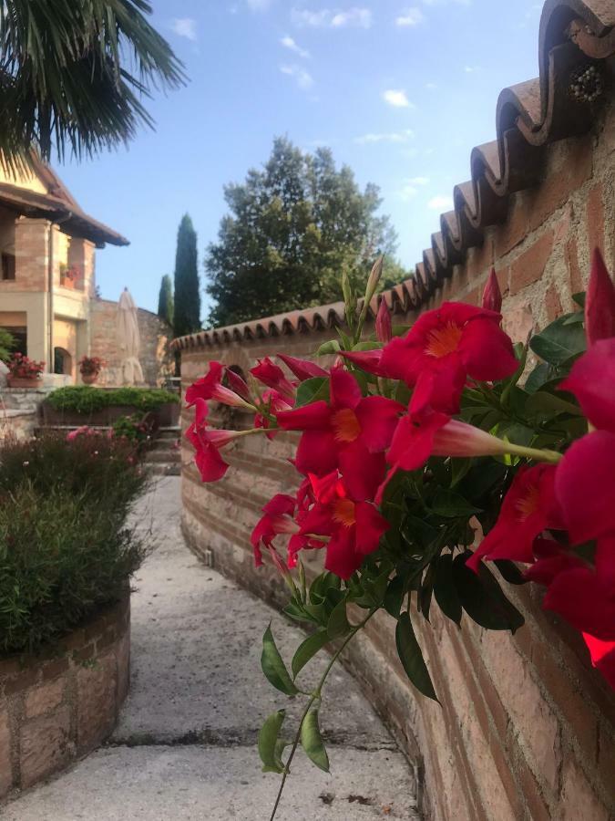 فيلا Residenza Le Querce Trilocale Fossato di Vico المظهر الخارجي الصورة